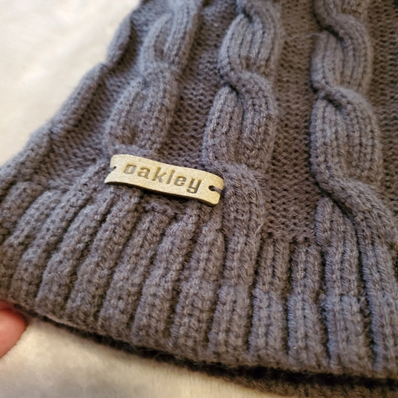Oakley fleece lined cabled hat - Picture 2 of 6